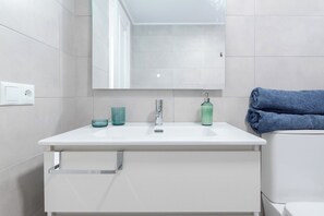 Bruser, hårtørrer, håndklæder, Sæbe