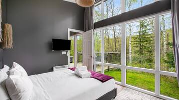 Chalet, 2 Bedrooms, Pets allowed | 2 bedrooms, Egyptian cotton sheets, premium bedding, pillow-top beds