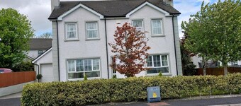 Carndonagh - 3-bedrooms - Sleeps 6/7 - Garden