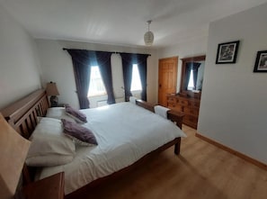 3 bedrooms, free WiFi, bed sheets - Carndonagh - 3-bedrooms - Sleeps 6/7 - Garden (Carndonagh)