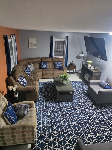 Elma-Vista Spacious 3-bedroom apartment with WiFi and AC in charming Ellsworth