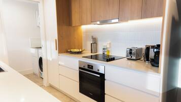 Kühlschrank, Ofen, Herdplatte, Geschirrspüler