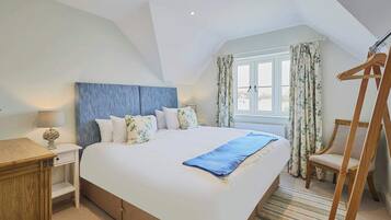 4 bedrooms, iron/ironing board, travel cot, WiFi