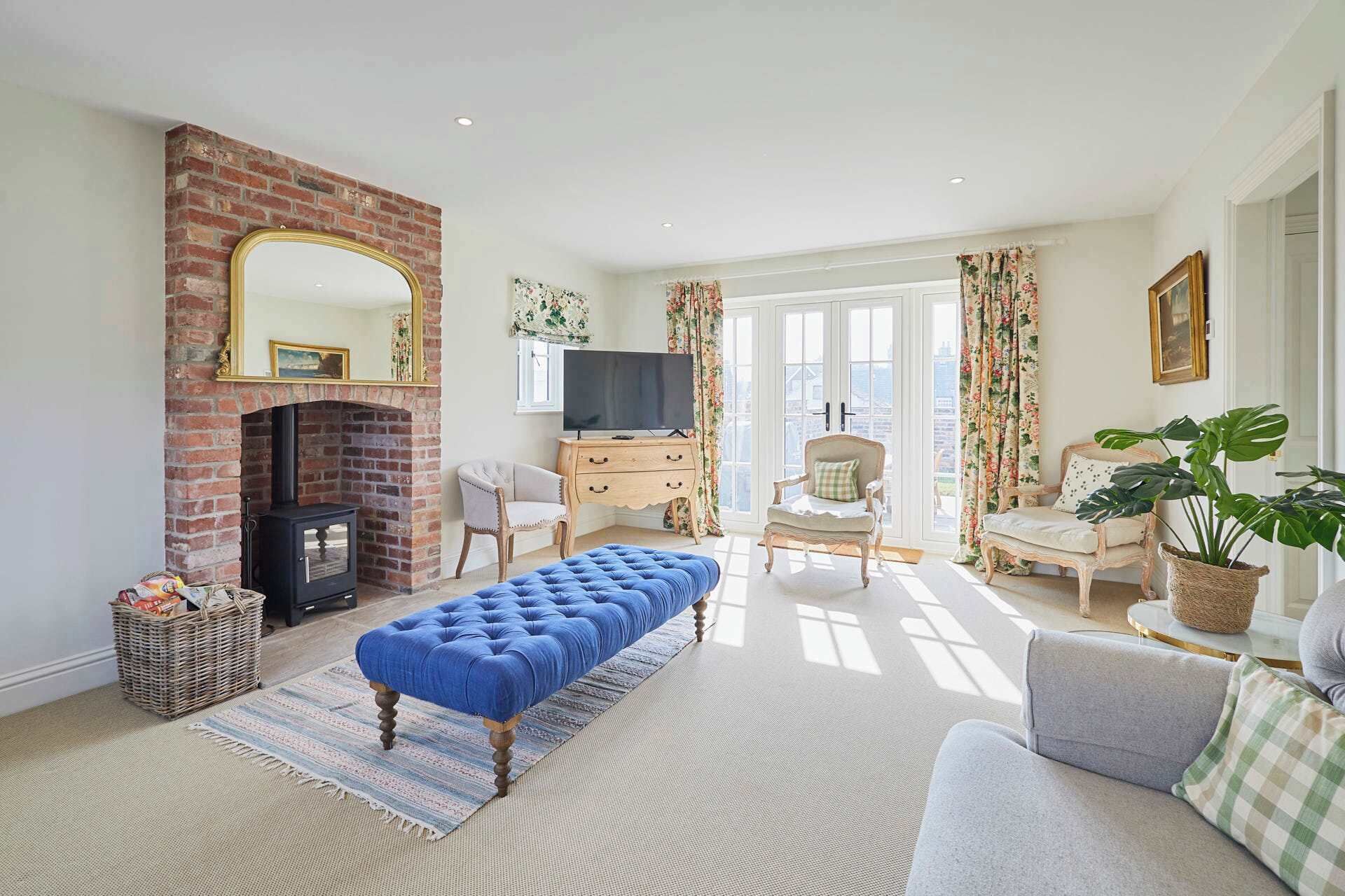 電視、壁爐、DVD 播放機、 辦公室