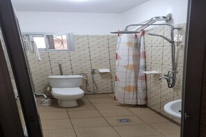 Toallas, jabón, papel de baño 