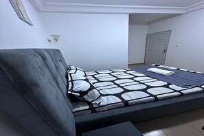 1 chambre, fer et planche à repasser, Wi-Fi, draps fournis