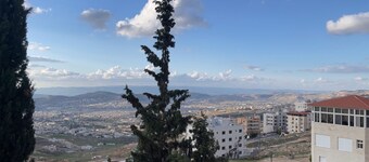Charming 1-bedroom villa in welcoming Amman with WiFi, AC