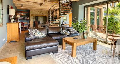 Character house 10 minutes walk from the medieval village of Cajarc with swimming pool