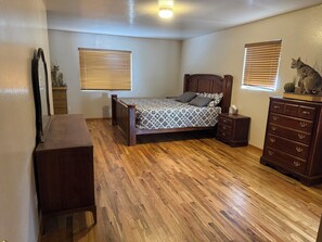 3 bedrooms, in-room safe, desk, iron/ironing board - Working Ranch Home 100% off the grid in Williams, AZ (Williams)