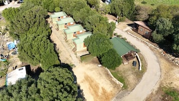 Bungalow básico, vista al jardín | 2 habitaciones, wifi gratis y ropa de cama