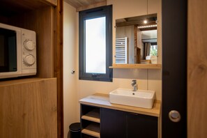 Premium Bungalow | Bathroom | Towels - TAIGA Tarifa Valdevaqueros (Tarifa)