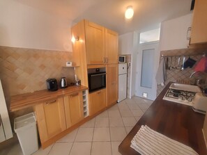 ميكروويف، فرن، موقد طهي مسطح، غسالة أطباق