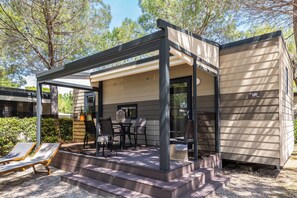 流動式房屋, 露台 | 2 間睡房、房內夾萬、床單