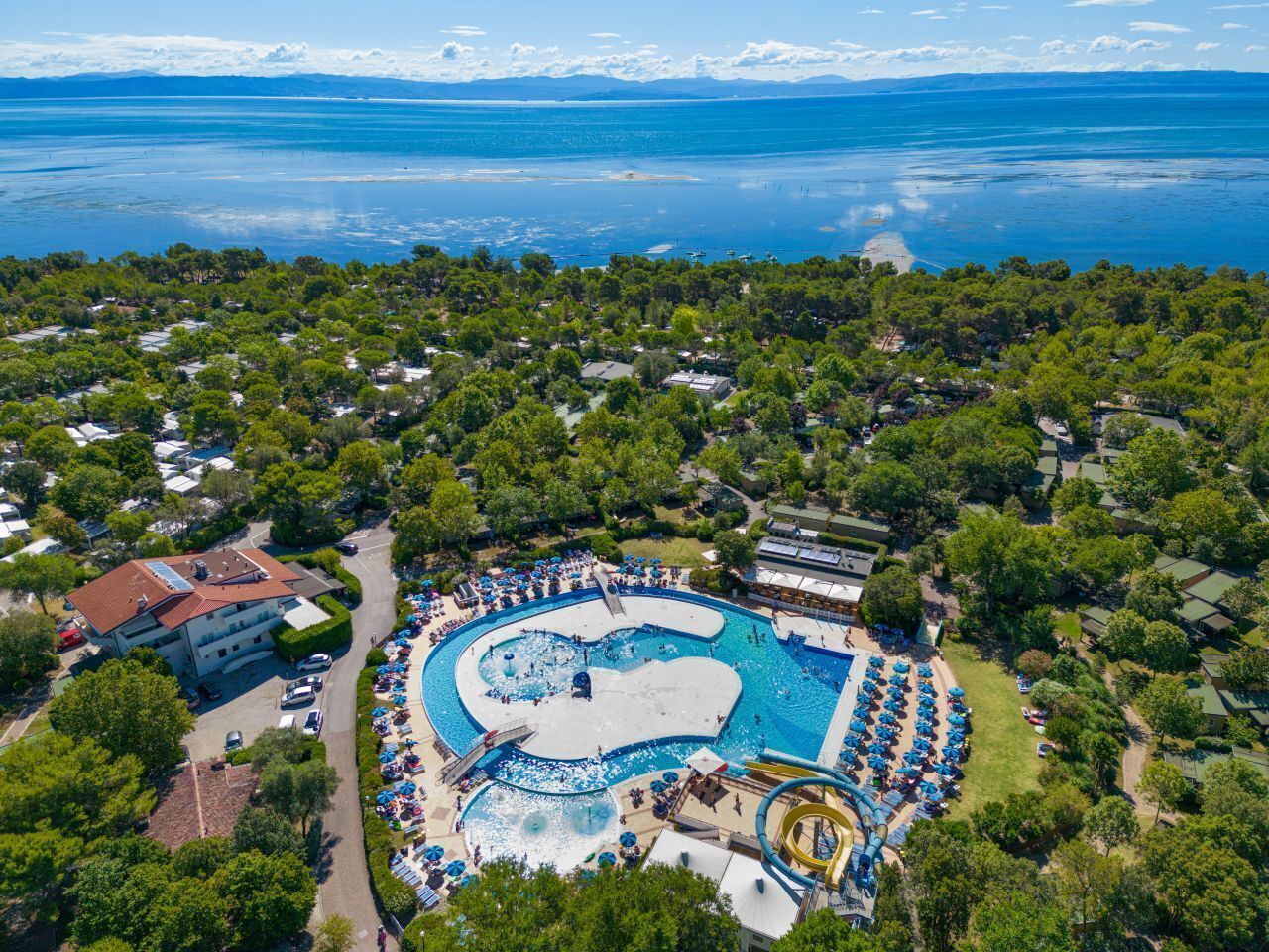 Seasonal outdoor pool, pool umbrellas, sun loungers