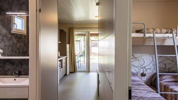 Mobile Unterkunft | 2 Schlafzimmer, Zimmersafe, Bettwäsche