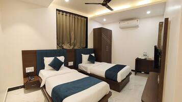 Standardværelse | Skrivebord, arbejdsområde til bærbare computere, gratis Wi-Fi