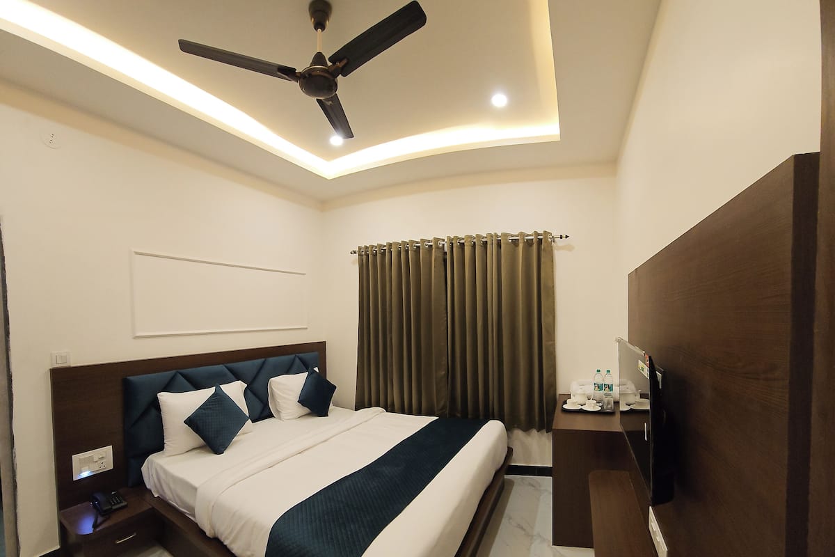 Deluxe Room | Desk, laptop workspace, WiFi (free)
