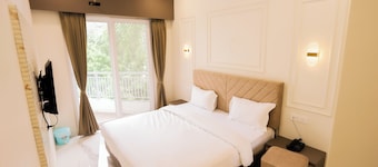 Hotel Indra Palace