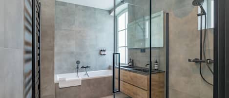 Shower, towels, soap, shampoo