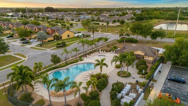 A residential area with a swimming pool surrounded by palm trees and lounge chairs. - 3-Bed with pool - Close to beach (Melbourne)