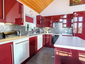 Dishwasher, cookware/dishes/utensils - Rookyard Cottage (Halesworth)