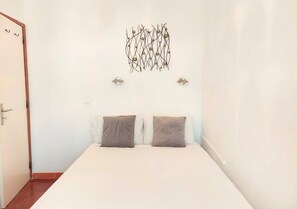 2 chambres, fer et planche à repasser, accès Internet, draps fournis