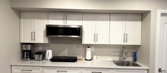 Charming and Cozy Private 2-Bedroom Suite