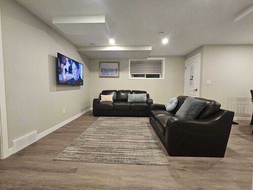 Charming and Cozy Private 2-Bedroom Suite