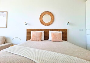 Iron/ironing board, internet, bed sheets