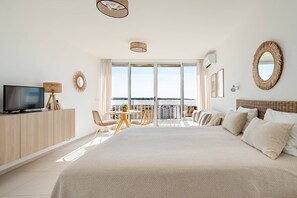 Iron/ironing board, internet, bed sheets