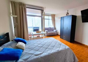 Iron/ironing board, internet, bed sheets