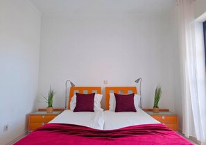 1 bedroom, bed sheets
