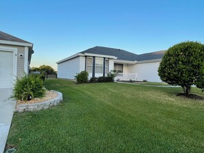 Exterior - Villages, backs up to peaceful pasture! Spectacular sunsets & view of wildlife. (The Villages)