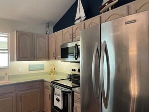 Microwave, stovetop, dishwasher - Villages, backs up to peaceful pasture! Spectacular sunsets & view of wildlife. (The Villages)