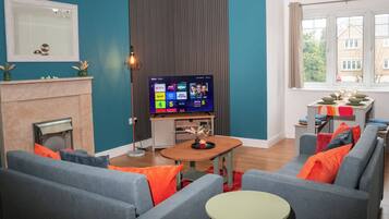 Smart TV, fireplace