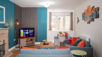 Smart TV, fireplace