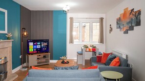 Smart TV, fireplace