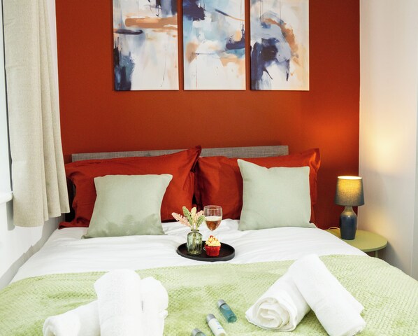 2 bedrooms, desk, iron/ironing board, free WiFi