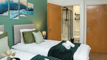 2 bedrooms, desk, iron/ironing board, free WiFi