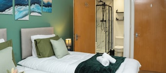 Whole Apartment | 2Bed & 2Bath | Professionals|Contractors|Parking|City-10mins