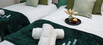 Whole Apartment | 2Bed & 2Bath | Professionals|Contractors|Parking|City-10mins