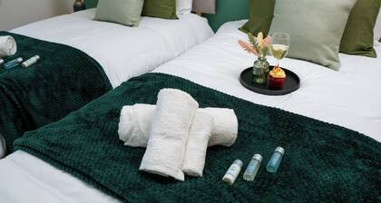 Whole Apartment | 2Bed & 2Bath | Professionals|Contractors|Parking|City-10mins