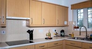 Fridge, microwave, oven, stovetop - Whole Apartment | 2Bed & 2Bath | Professionals|Contractors|Parking|City-10mins (Birmingham)