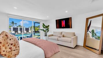 4 Schlafzimmer, Schreibtisch, Bügeleisen/Bügelbrett, Reisekinderbett