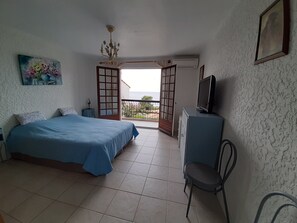 3 bedrooms, iron/ironing board, WiFi