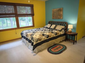 4 makuuhuonetta, silitysrauta/-lauta, ilmainen Wi-Fi, vuodevaatteet