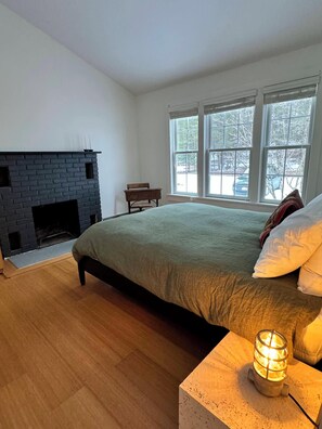 3 habitaciones, tabla de planchar con plancha, wifi y ropa de cama 