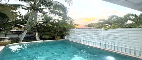حمام سباحة