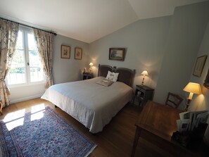 5 slaapkamers, een strijkplank/strijkijzer, wifi, beddengoed