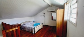 2 chambres, fer et planche à repasser, Wi-Fi, draps fournis
